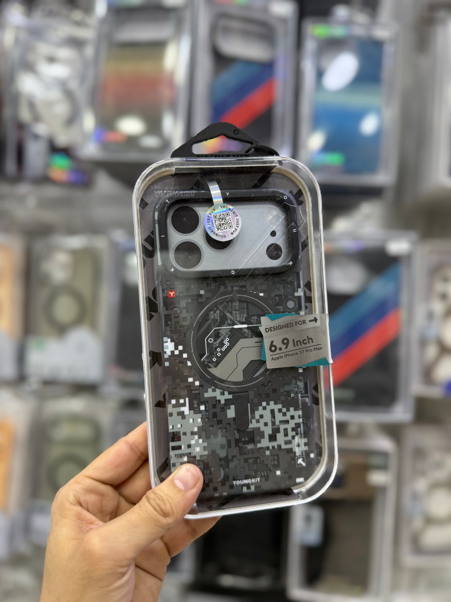 Youngkit Camouflage Series Black - 17 Pro Max (MagSafe Supported)