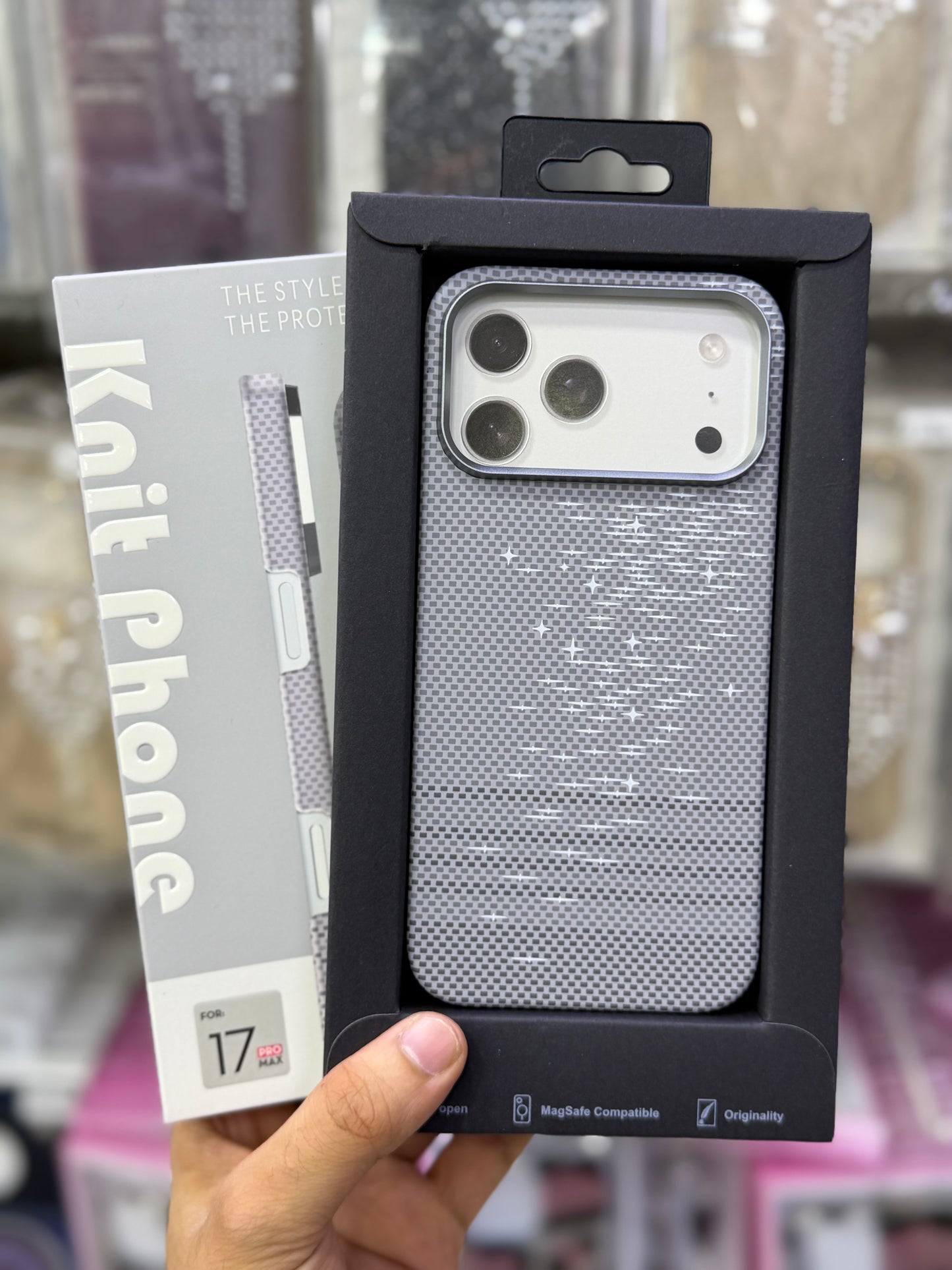 Knit Sides Cut Grey Stars MagSafe Case - 17 Pro Max
