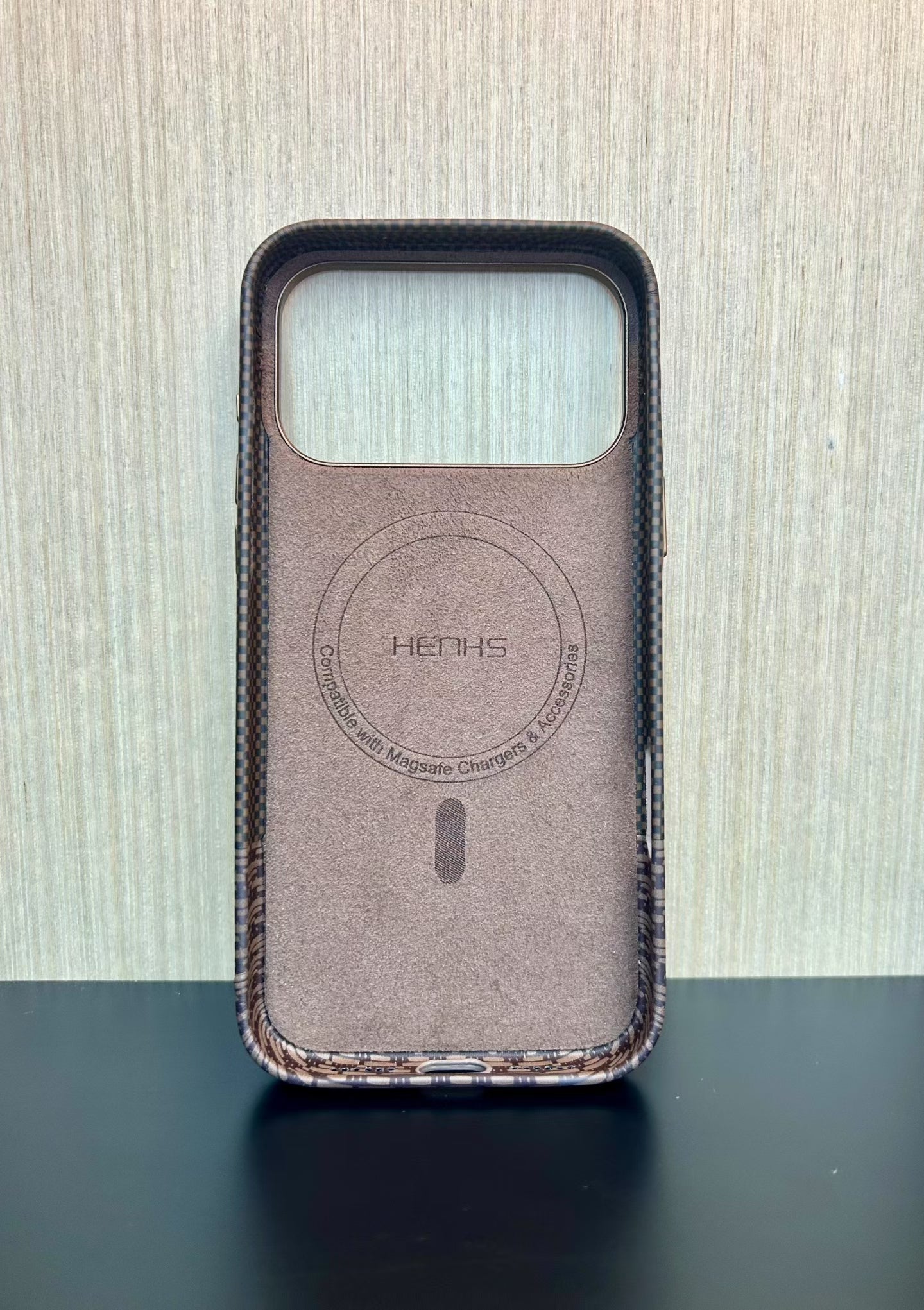 Henks Odin Pro Leather MagSafe Case - 17 Pro Max