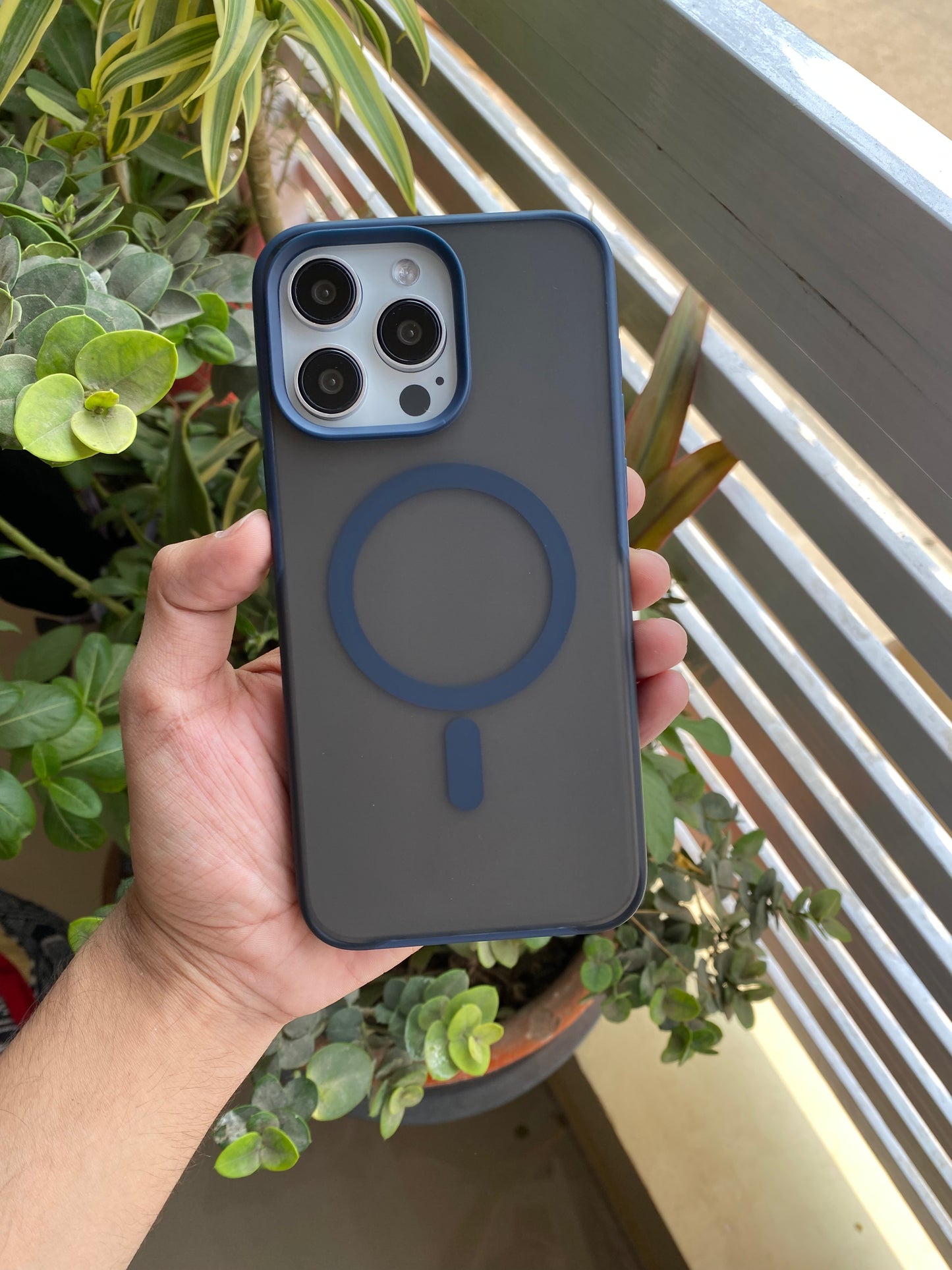 Bucksuiti Dull Polish Frosted Magsafe Case