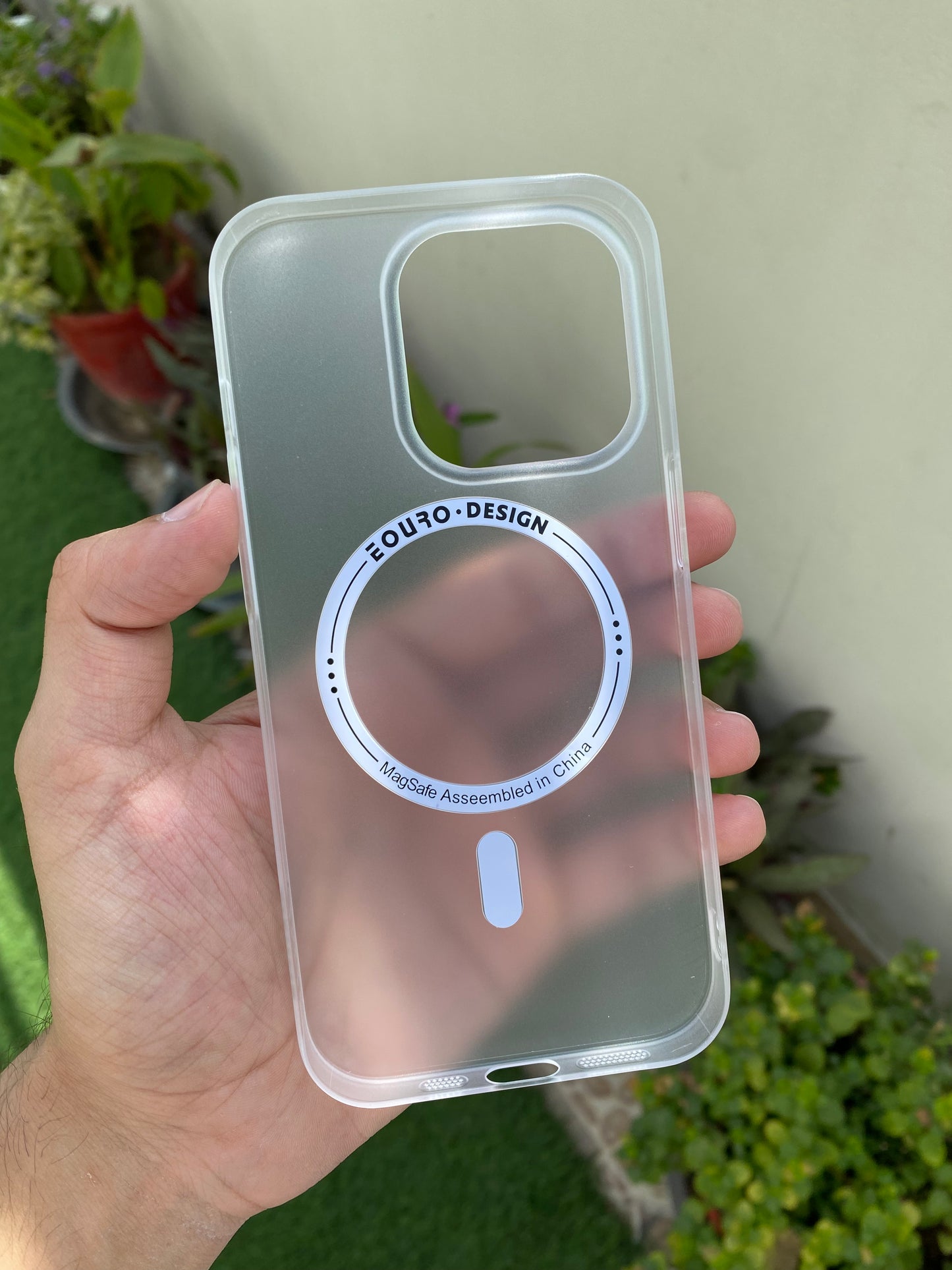 Eouro Slim Frosted Magsafe Case
