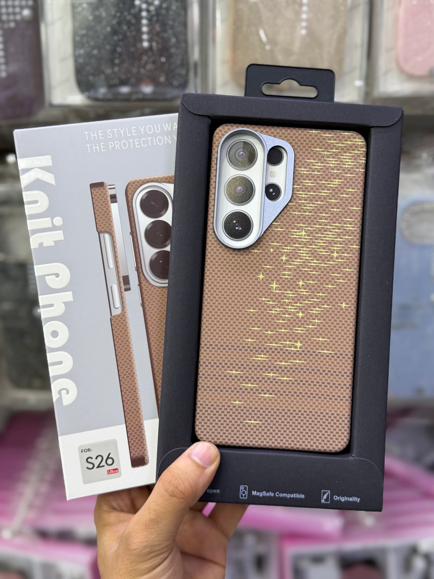 Knit Sides Cut Brown Stars MagSafe Case - S26 Ultra