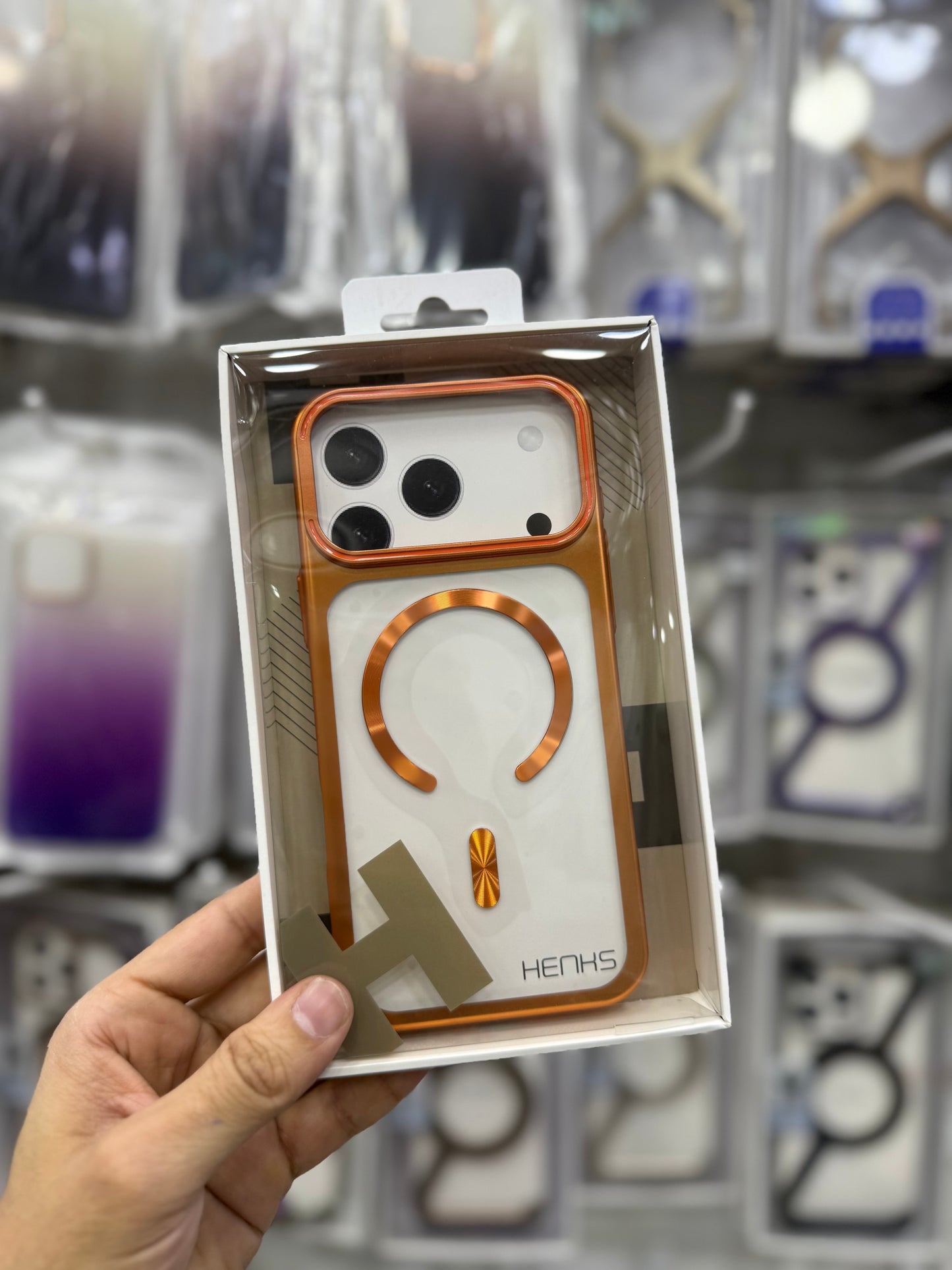 Henks MagSafe Case with Camera Stand - 17 Pro Max