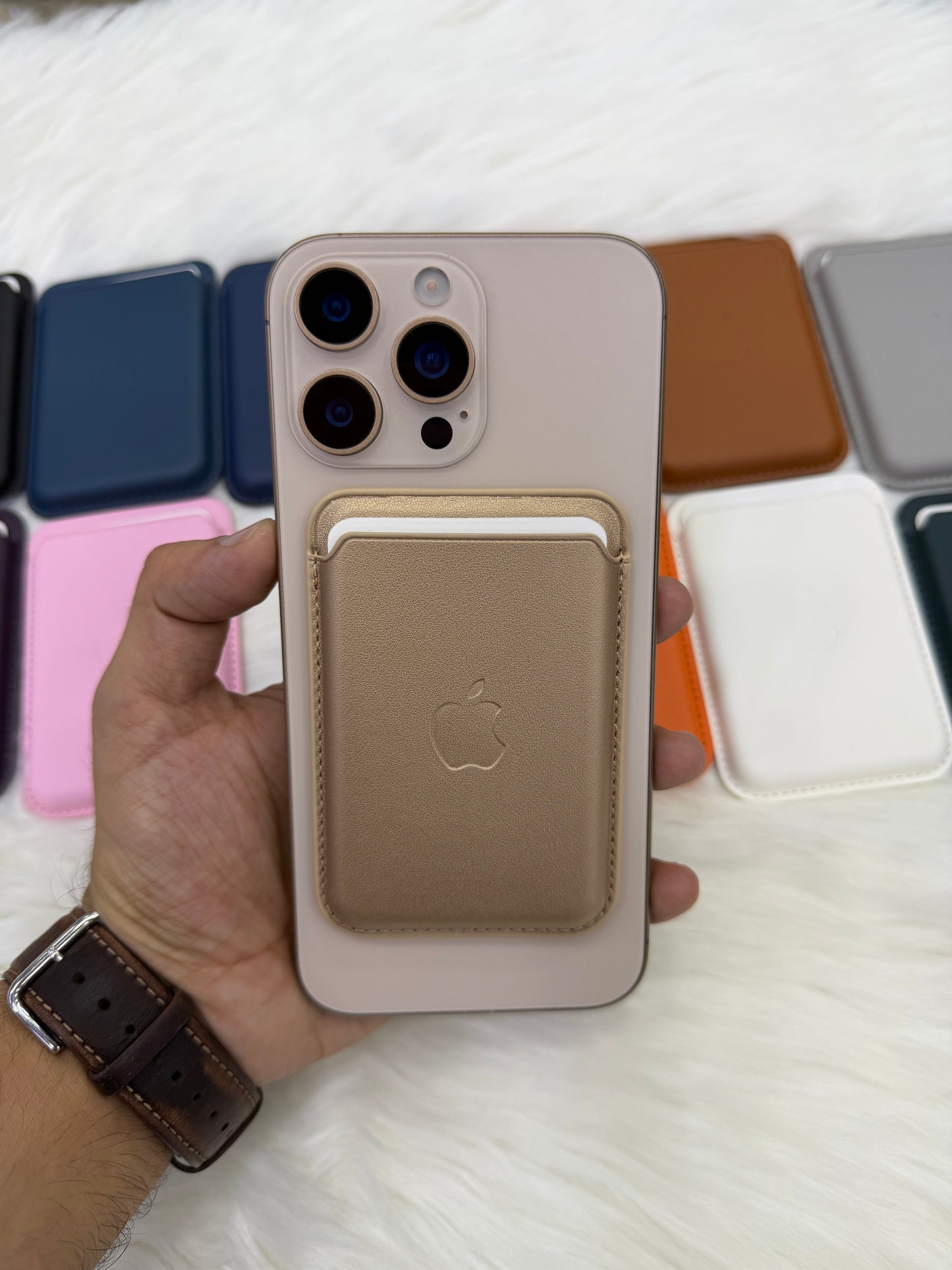 Apple Leather MagSafe Wallet With Animation
