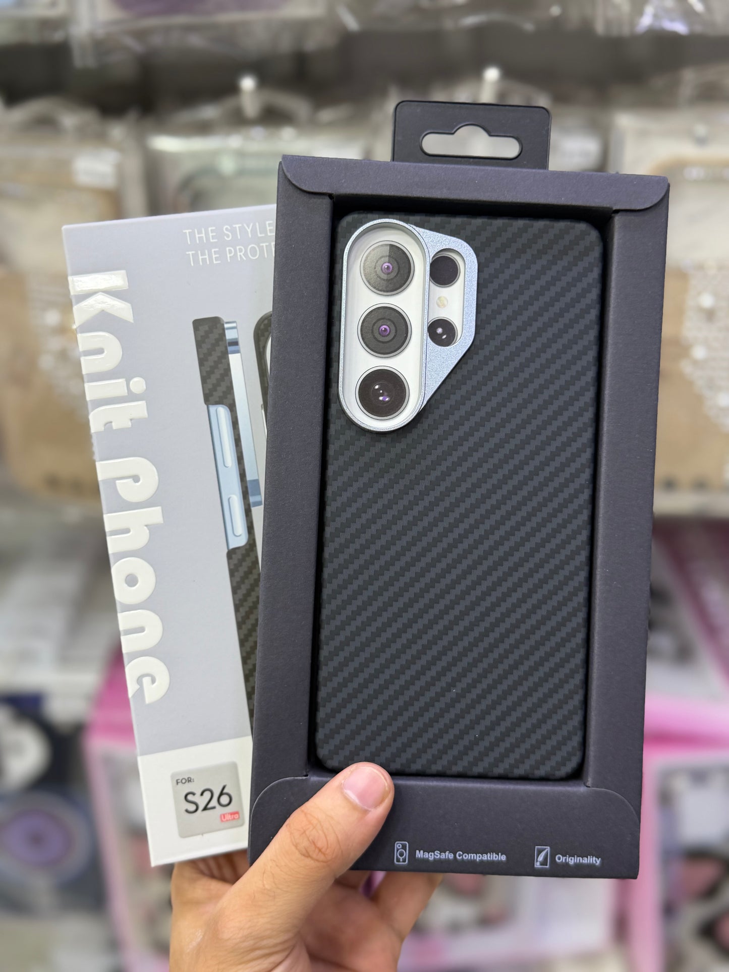 Knit Sides Cut Carbon Pattern MagSafe Case - S26 Ultra