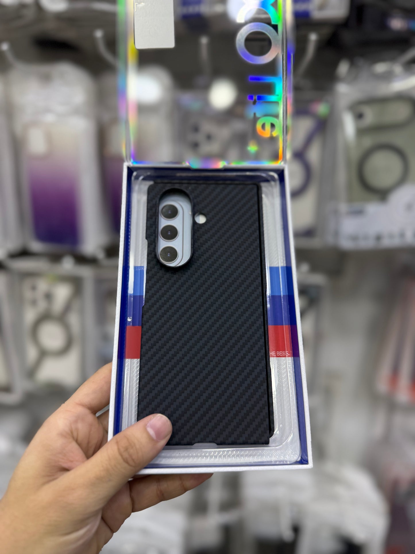 Luxo Life MagSafe Case Carbon Pattern - Fold 7