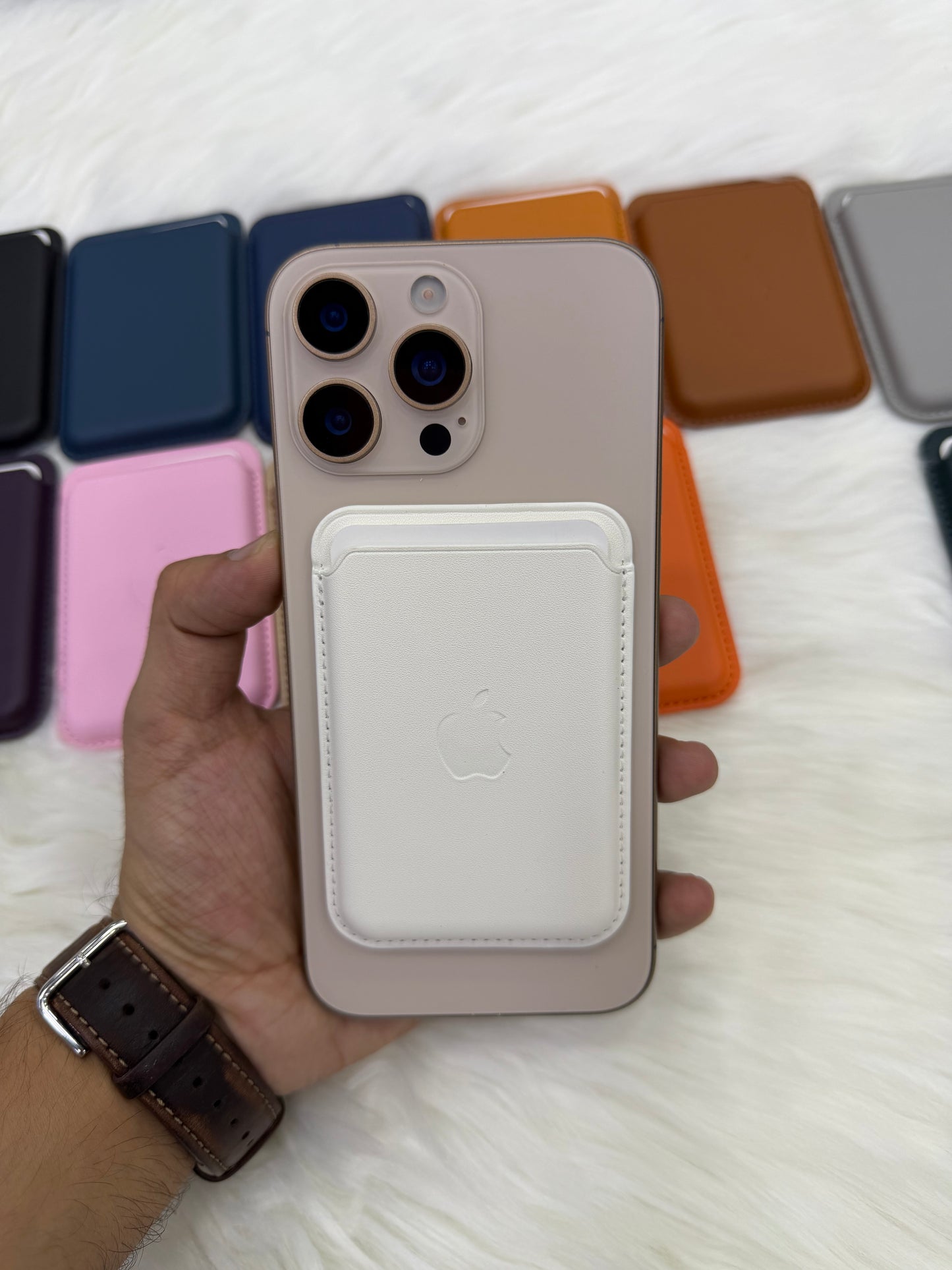 Apple Leather MagSafe Wallet With Animation