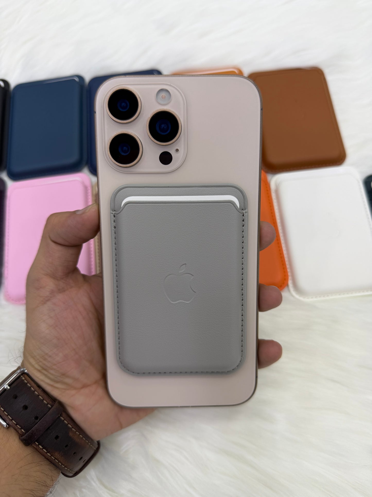 Apple Leather MagSafe Wallet With Animation