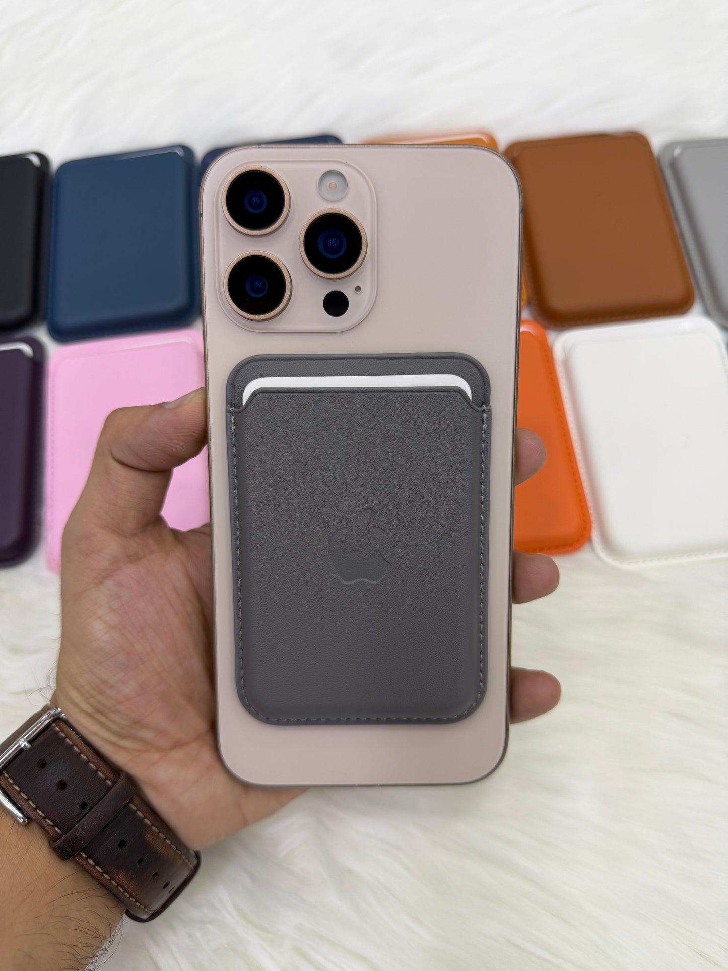 Apple Leather MagSafe Wallet With Animation