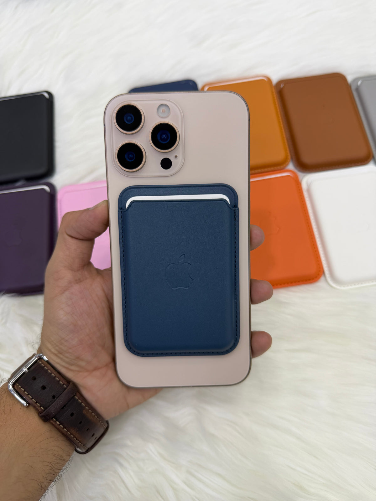 Apple Leather MagSafe Wallet With Animation