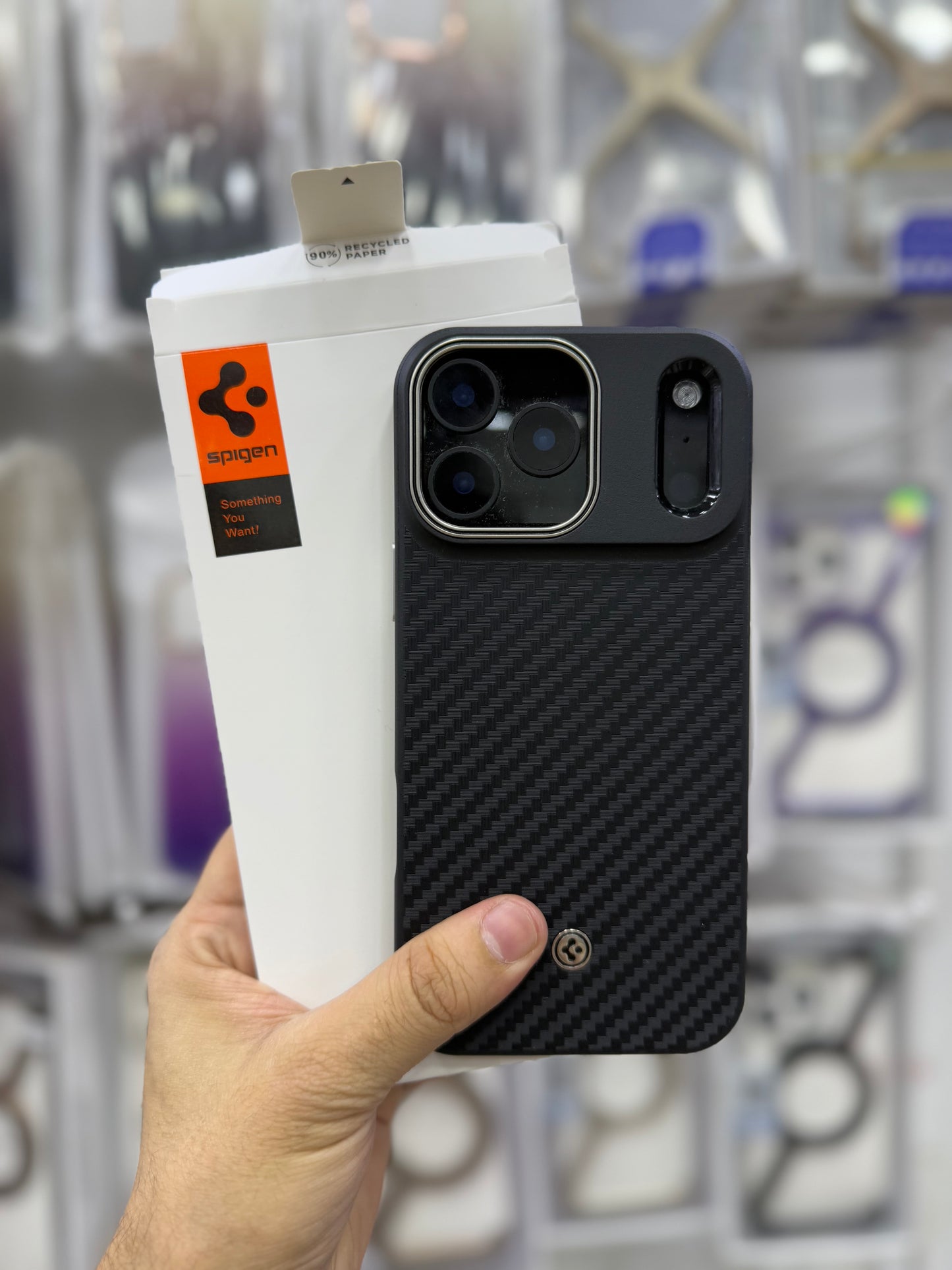 Spigen Enzo Carbon Pattern Leather MagSafe Case - 17 Series